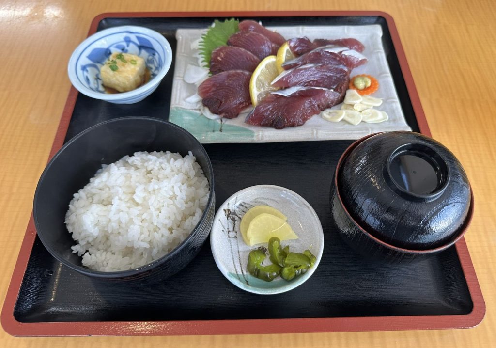 びやびやかつお定食あけぼの荘