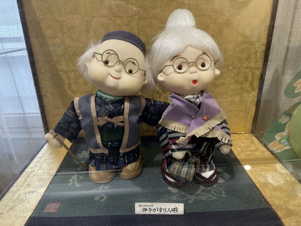 伊予絣人形写真