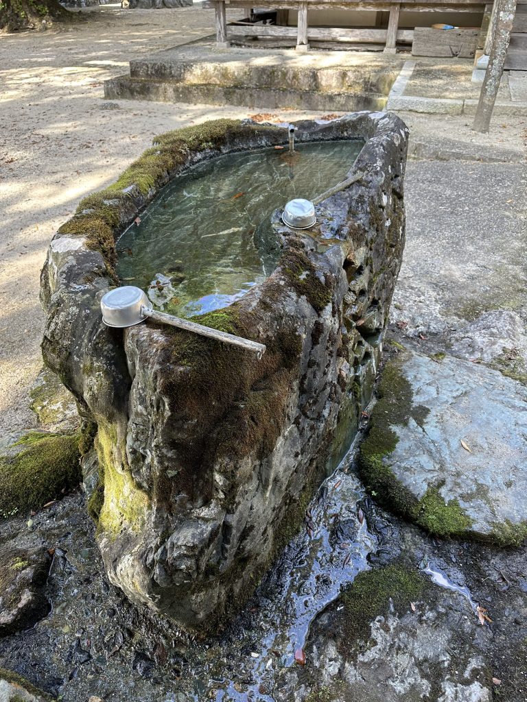 広瀬神社の境内