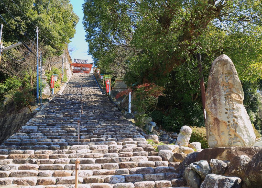 伊佐爾波神社階段