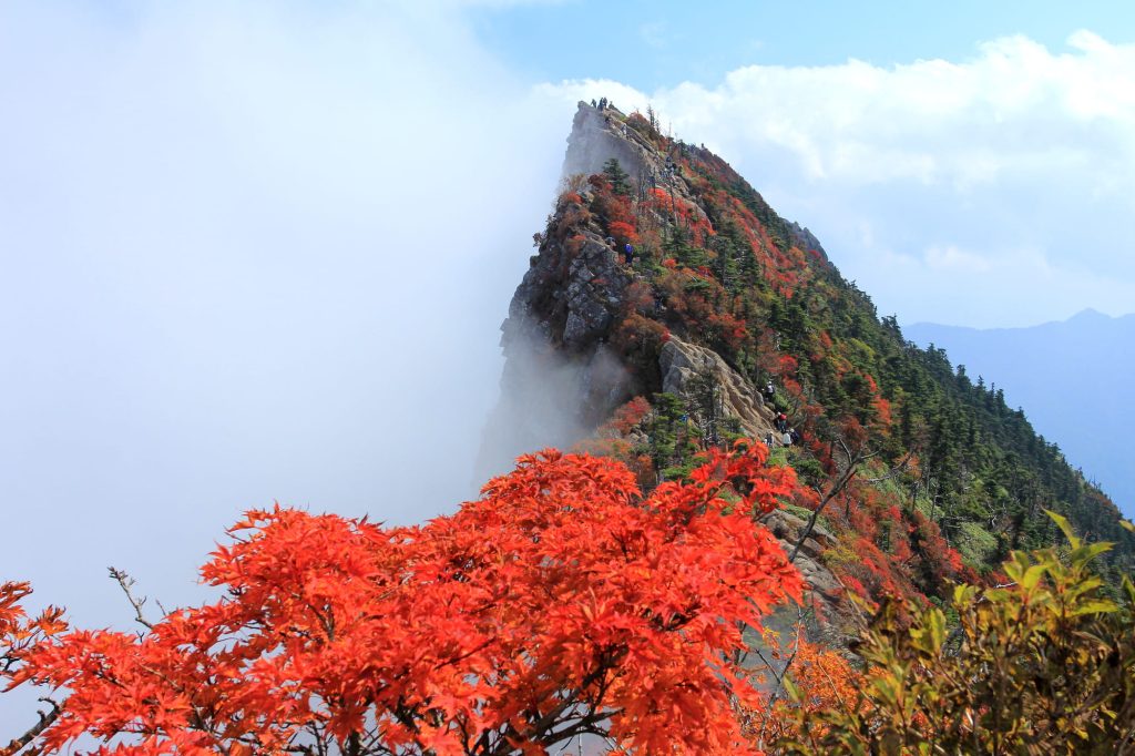 秋の石鎚山