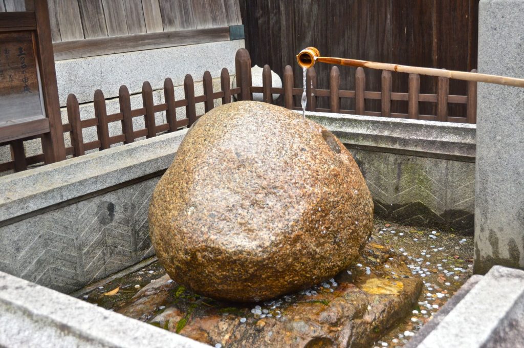 道後温泉の玉の石