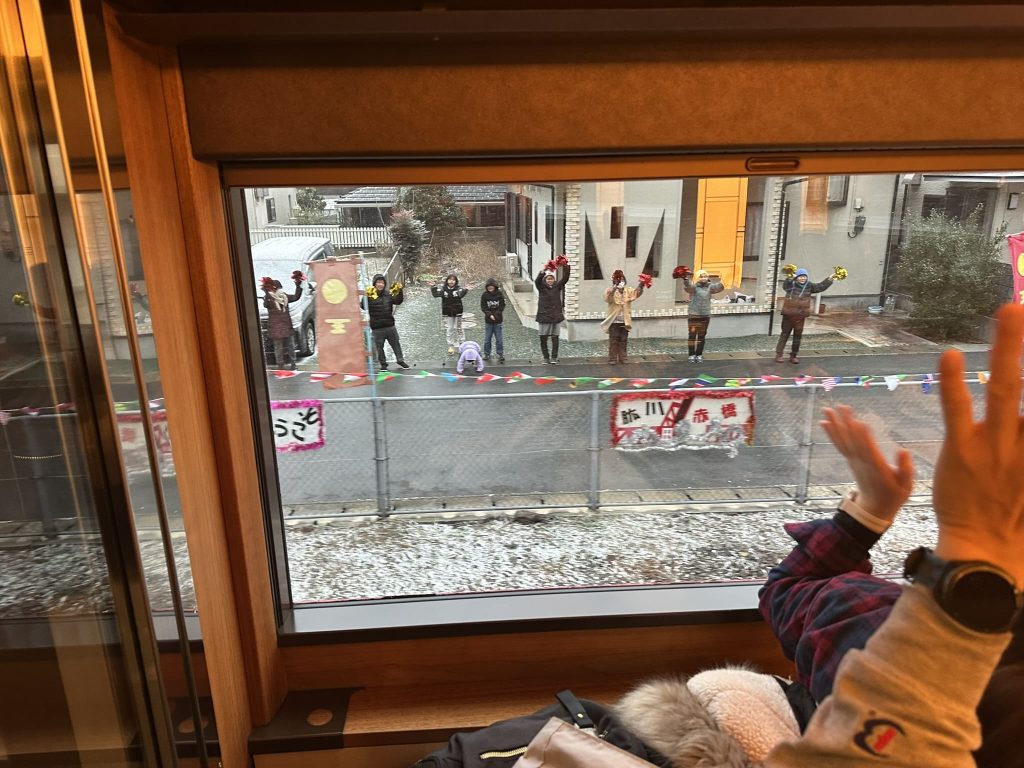 伊予灘物語が走る度に毎回お見送りの「おもてなし」をしてくれる南予の皆様