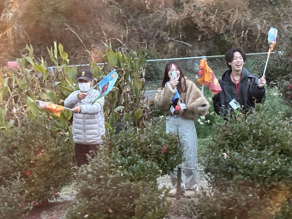 伊予灘物語が走る度に毎回お見送りの「おもてなし」をしてくれる南予の皆様