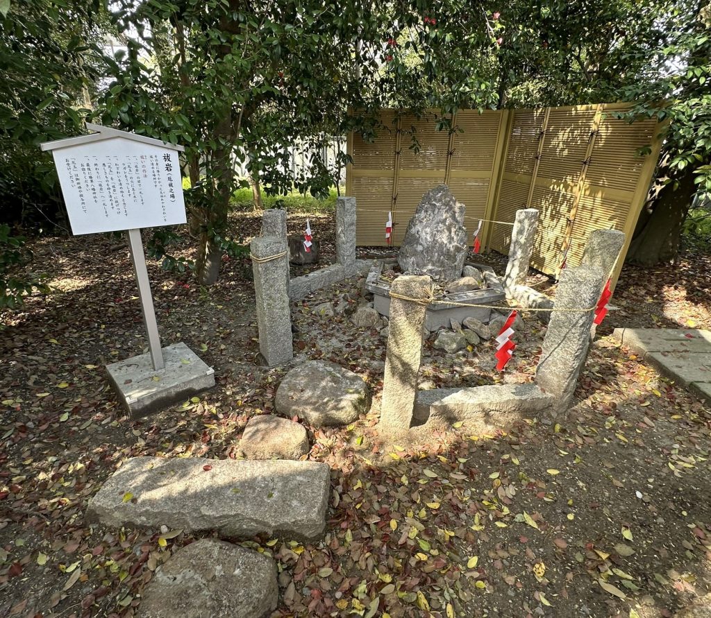 伊豫豆比古命神社(椿神社)祓岩