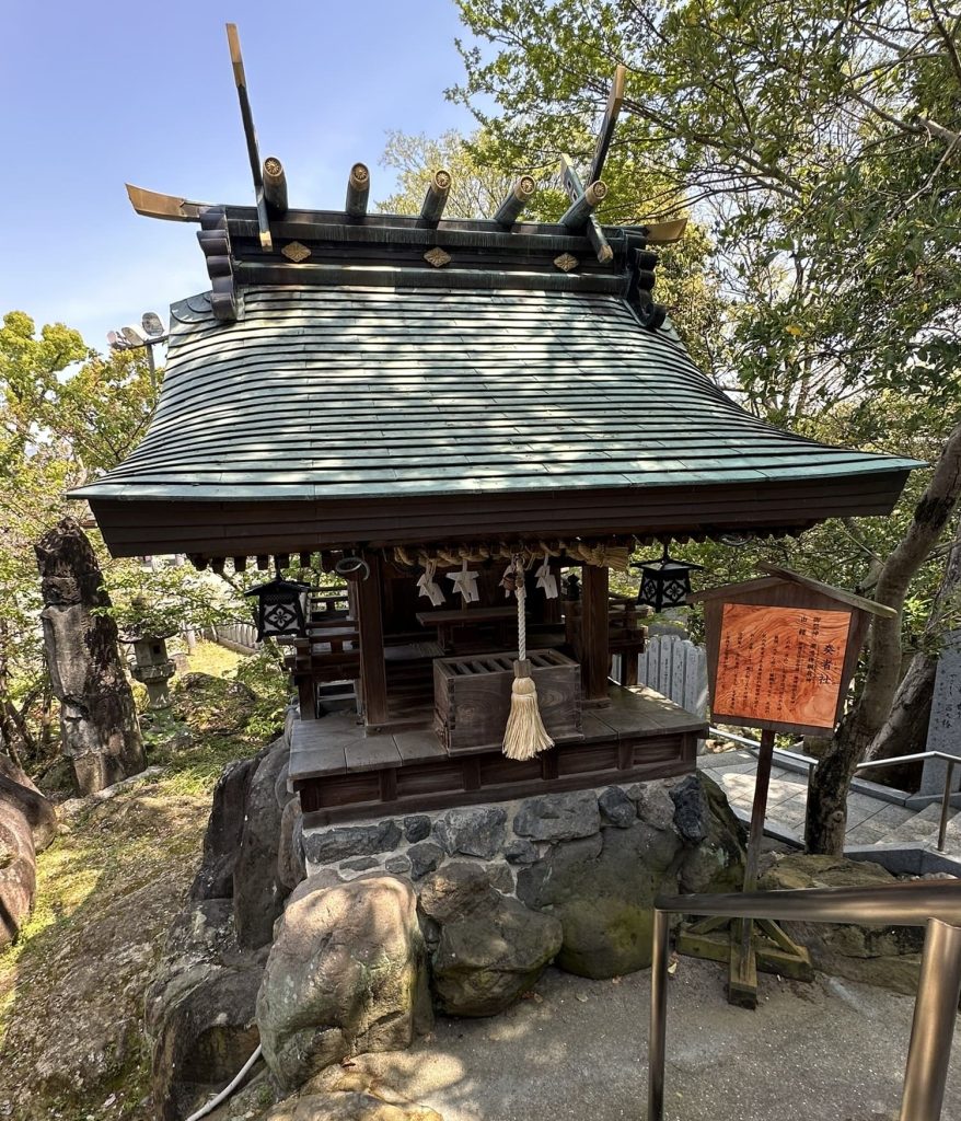 伊豫豆比古命神社(椿神社)奏者社