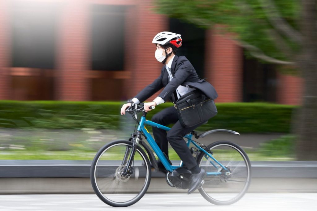 自転車にヘルメット