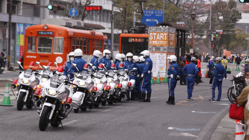 愛媛マラソン白バイ