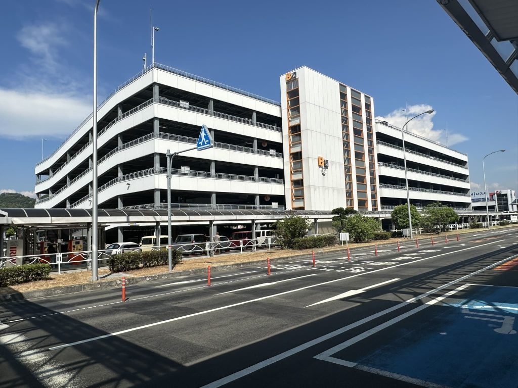 松山空港駐車場
