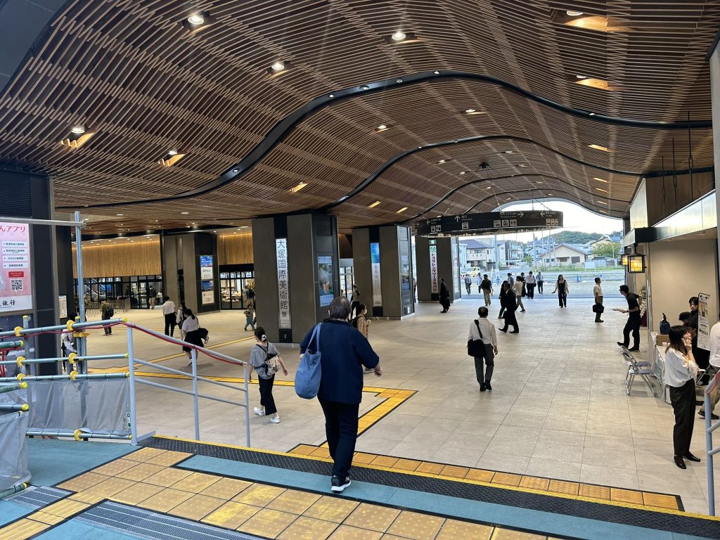 JR松山駅の駅舎2