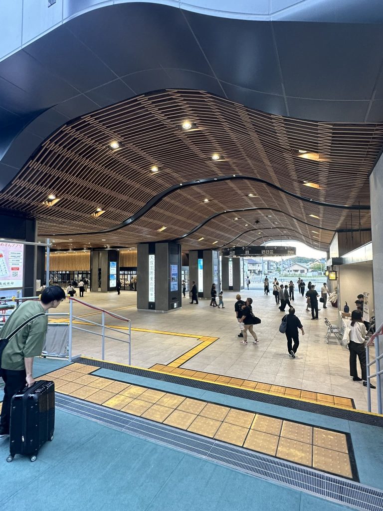 JR松山駅の駅舎