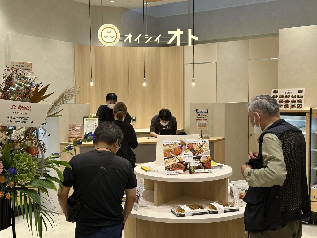 JR松山駅だんだん通りの店舗の風景