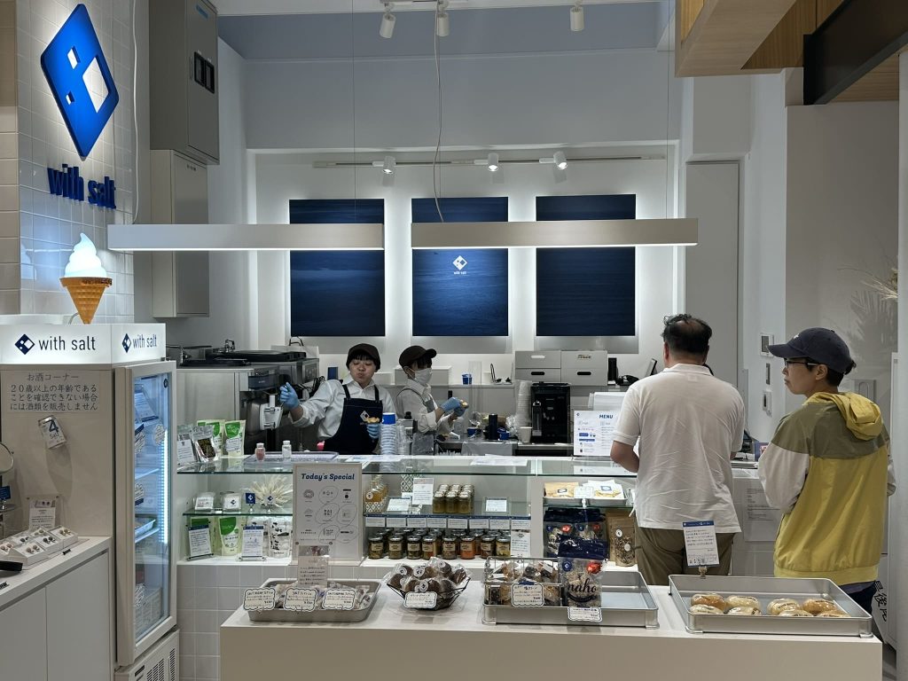 JR松山駅だんだん通りの店舗の風景
