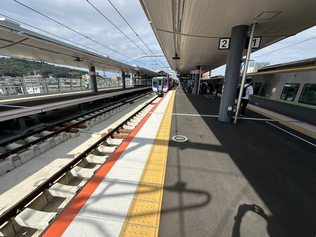 JR松山駅改札内5