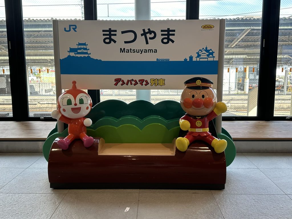 JR松山駅改札内4