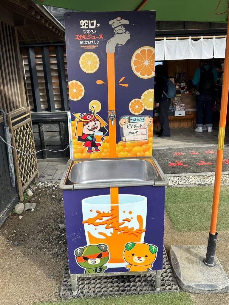 蛇口からみかんジュース
