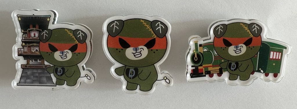 3つセット、道後温泉からくり時計とダークみきゃん、ダークみきゃん、坊ちゃん列車とダークみきゃんのみきゃんマグネット