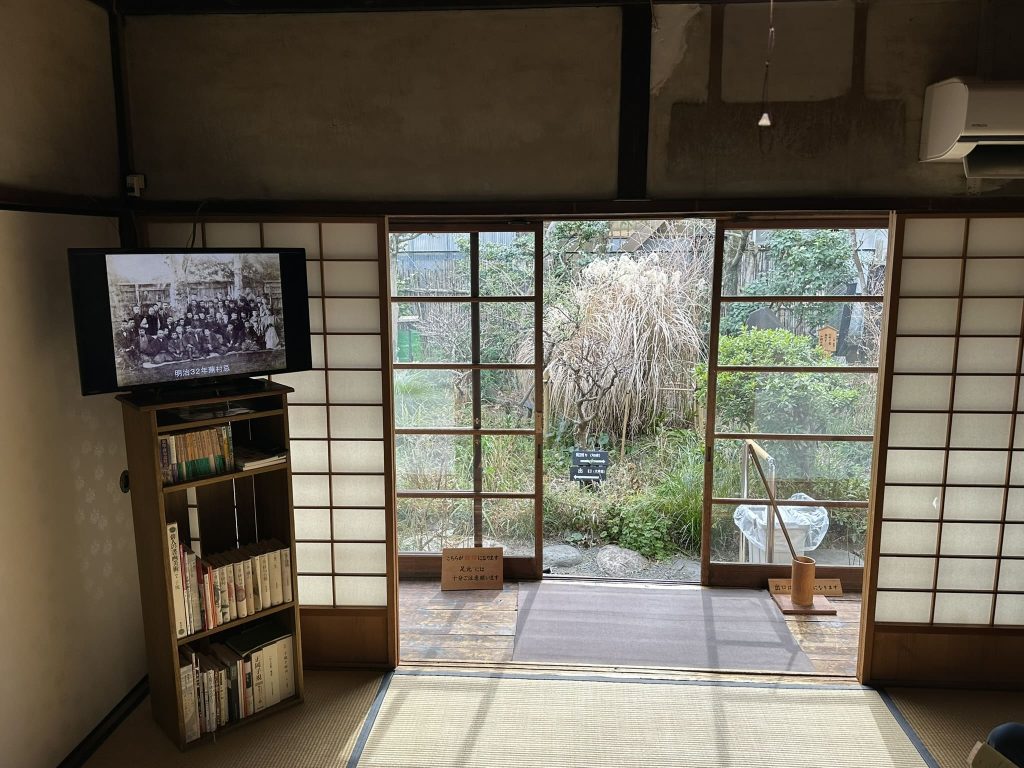 子規庵の居間