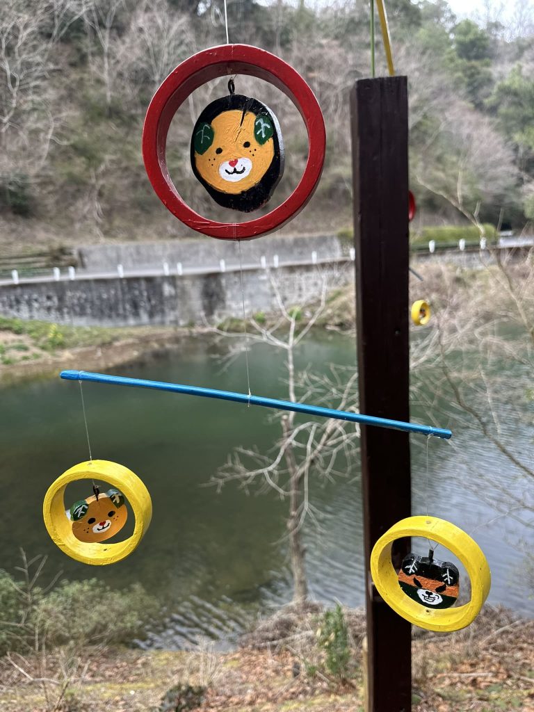 風でユラユラするやつみきゃんこみきゃんダークみきゃん