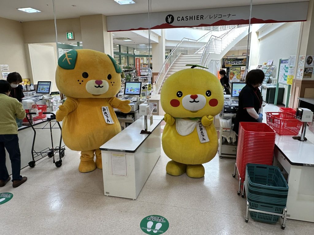東温レスパスシティの「いしづち山麓マルシェ」にみきゃんがやって来た！！8