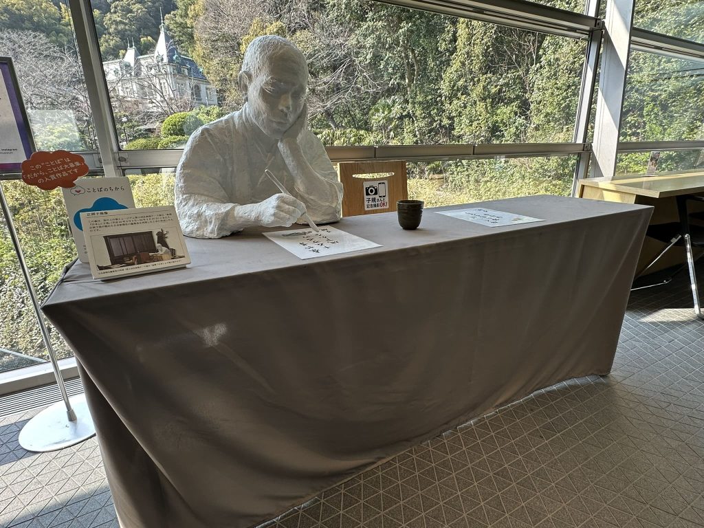 正岡子規座像