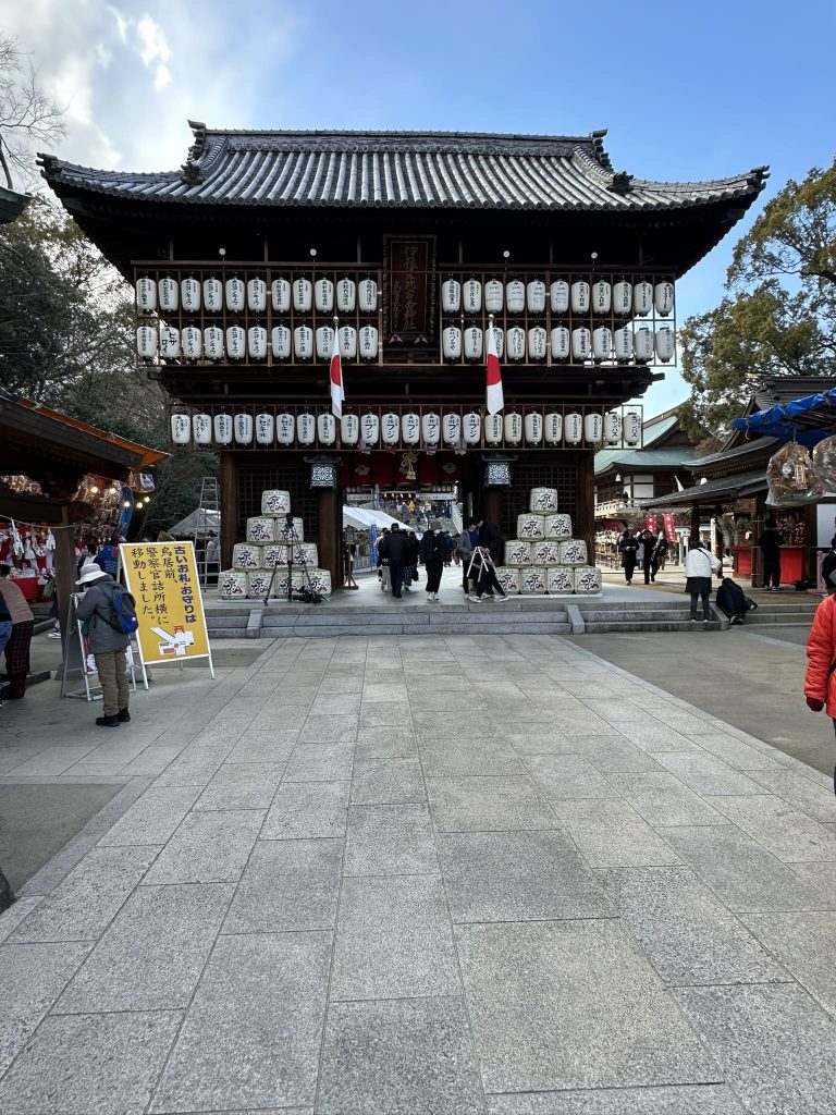 伊豫豆比古命神社(椿神社)の桜門