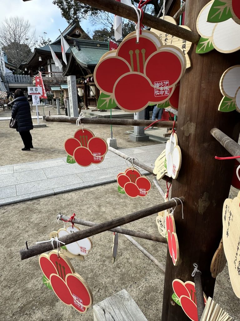 伊豫豆比古命神社(椿神社)の境内の絵馬