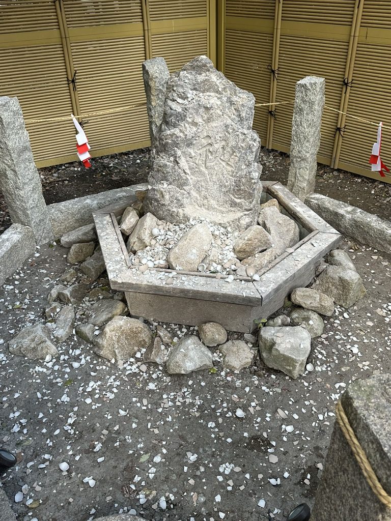 伊豫豆比古命神社(椿神社)祓岩で厄落とし6