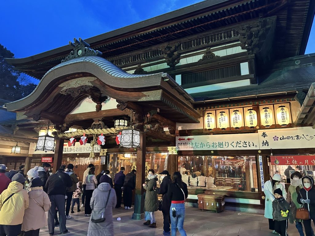 伊豫豆比古命神社の椿祭り夜