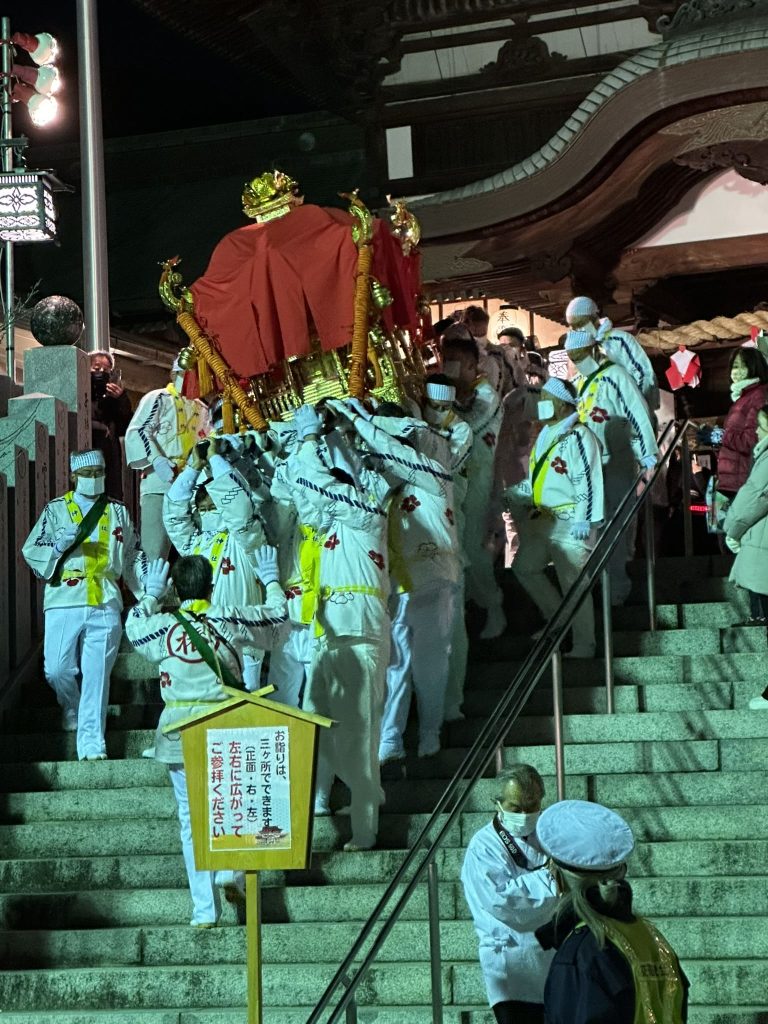 伊豫豆比古命神社の椿祭りお神輿2