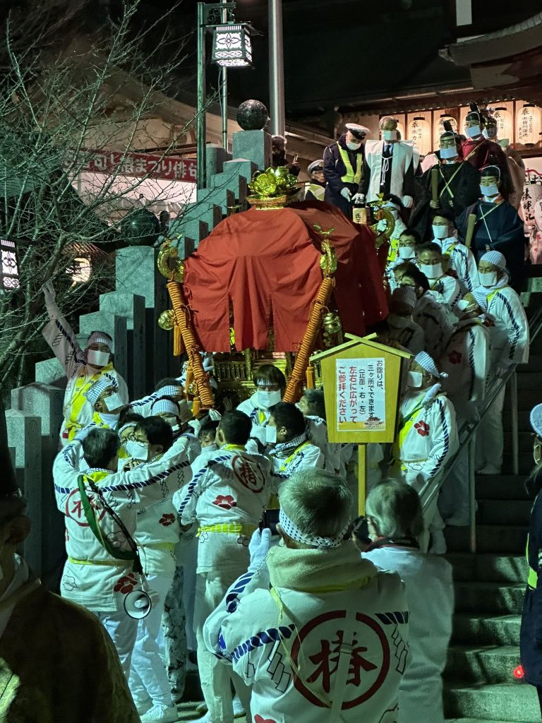 伊豫豆比古命神社の椿祭りお神輿3