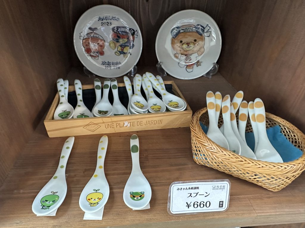 砥部焼のみきゃん商品　砥部焼陶芸館