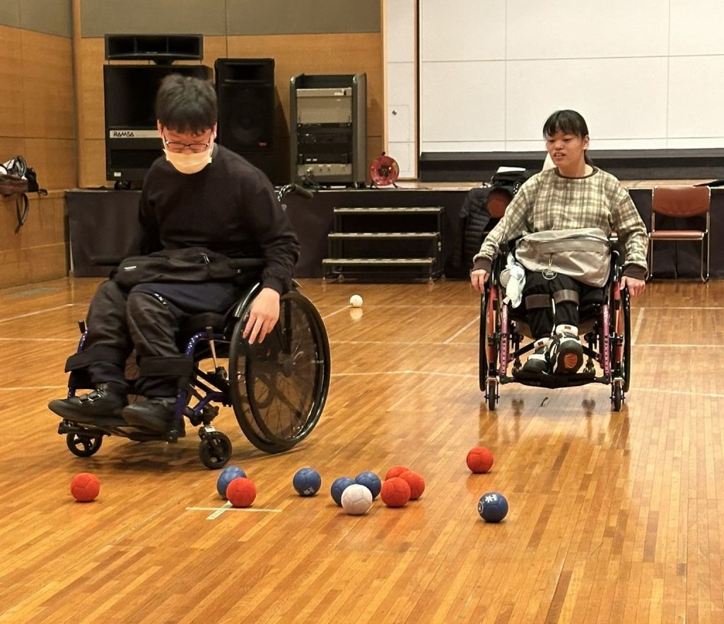 ボッチャ練習中
