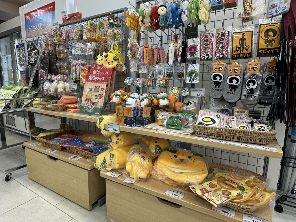 松山観光港のお土産屋さんのみきゃん