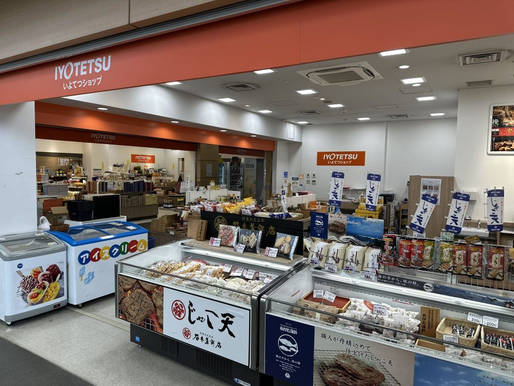 松山観光港のお土産屋さん