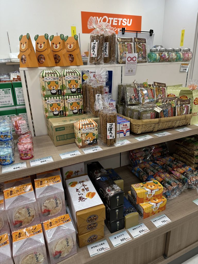 松山観光港のお土産屋さんのみきゃん