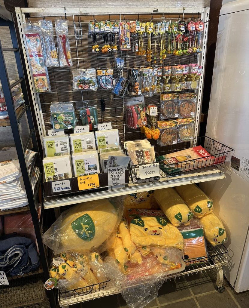 城山荘売店<松山城天守閣付近の売店>2