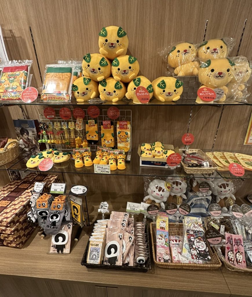 見奈良天然温泉利楽のお土産処楽市(みきゃんグッズが購入できる愛媛県東温市のお店)2
