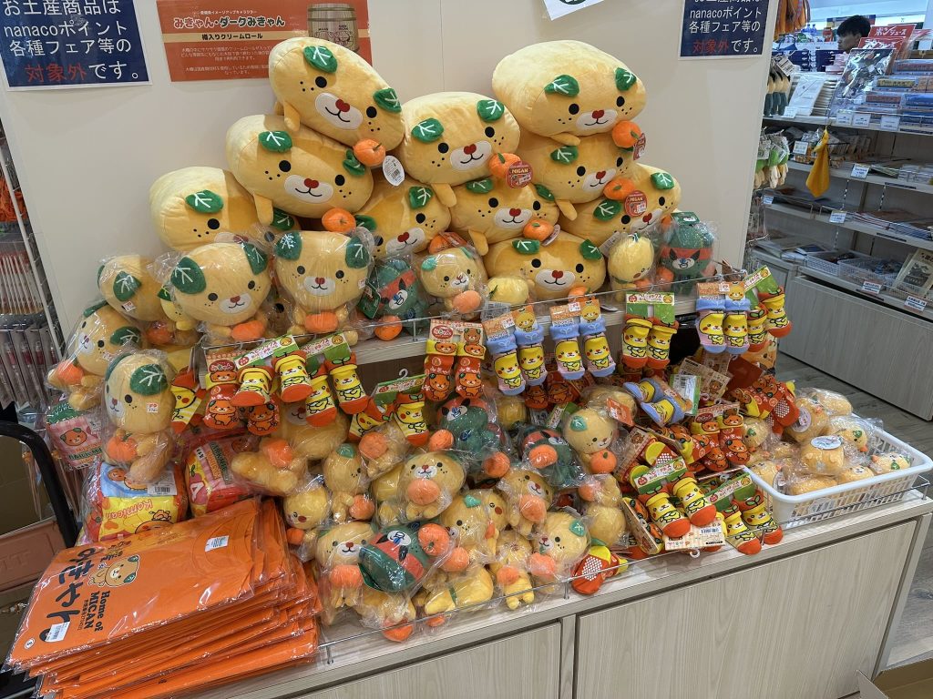 JR松山駅だんだん通りのお土産屋さん3
