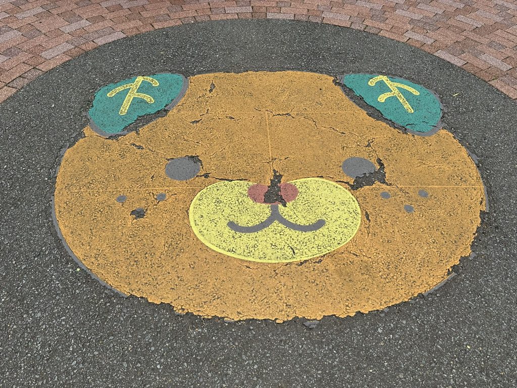 松山県総合運動公園ニンジニアスタジアム地面みきゃん2
