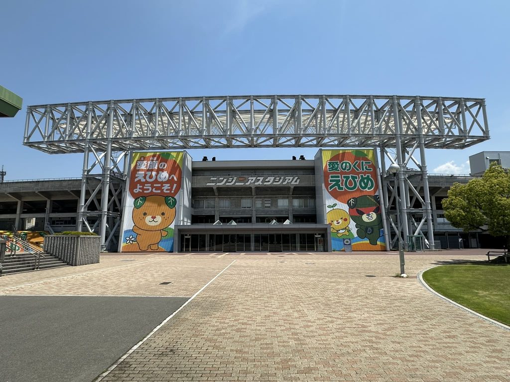 松山県総合運動公園ニンジニアスタジアム超巨大みきゃん