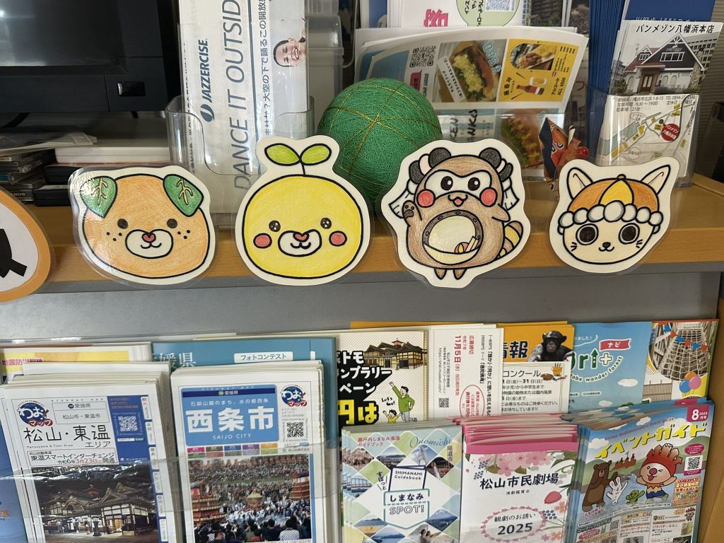 愛媛県情報に「せい坊」「サダンディー」「チビダンディー」「こダークみきゃん」「ダークみきゃん」「みきゃん」「こみきゃん」「新居浜まちゅり」「にゃんよ」奇跡の大集合
