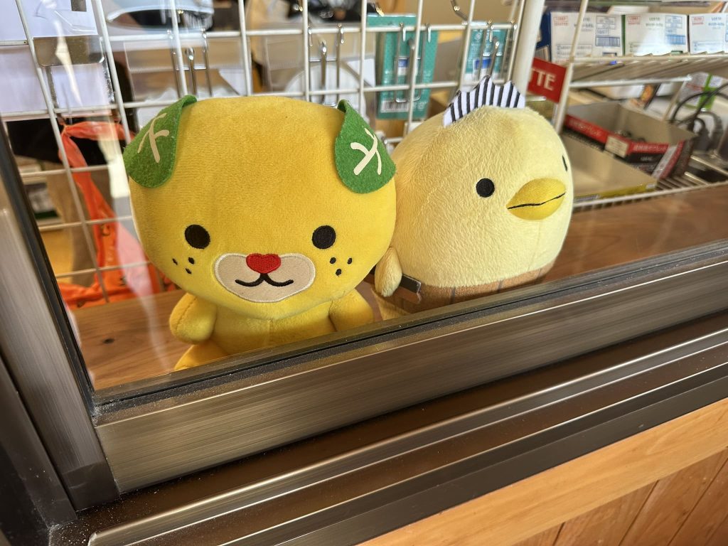 窓辺にバリィさんとみきゃん