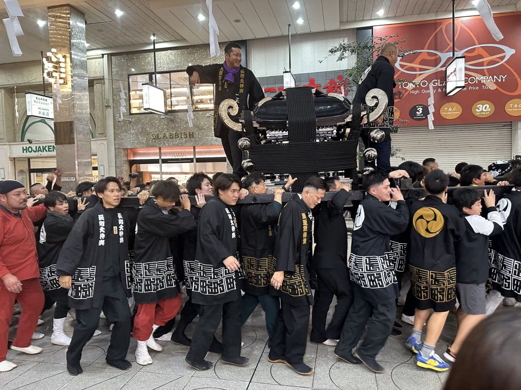 愛媛県松山秋祭り大街道お神輿写真
