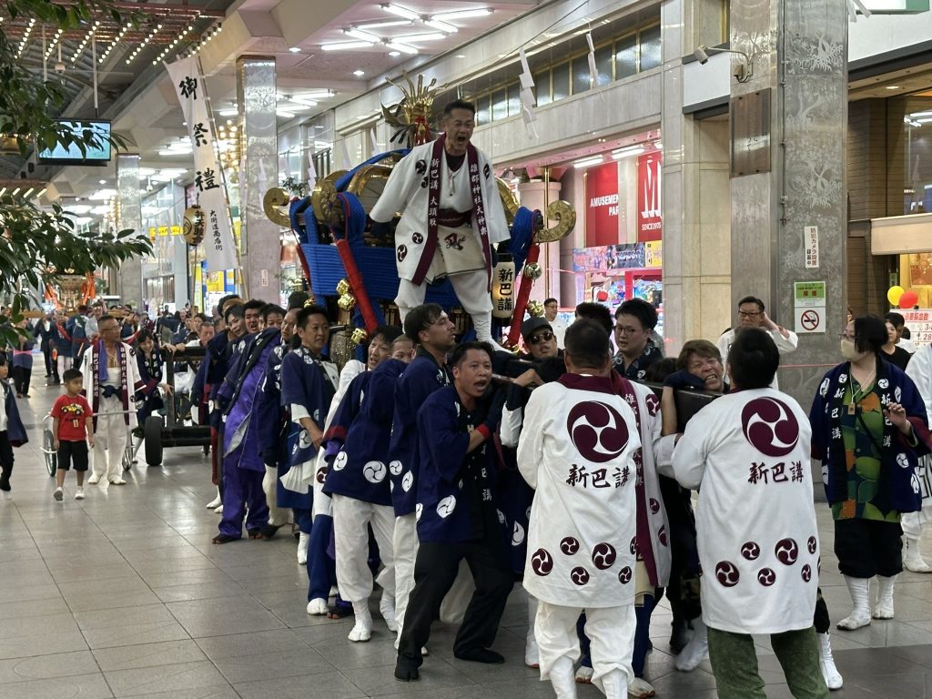 愛媛県松山秋祭り大街道お神輿写真