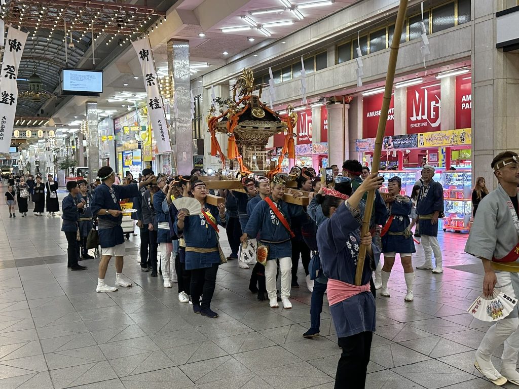 愛媛県松山秋祭り大街道お神輿写真