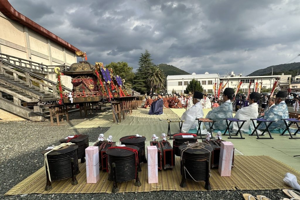 大洲まつり 御旅所での神事等(大洲市民会館前)11月2日(日曜)写真