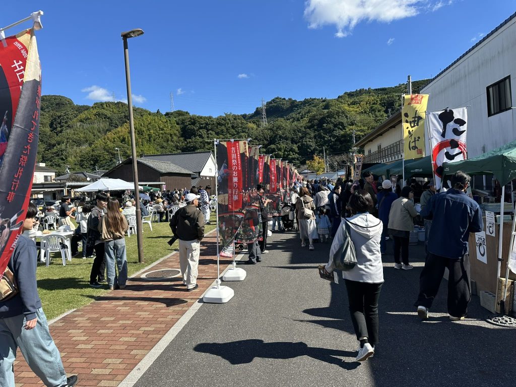 吉田町秋祭り 吉田伊達広場の賑わい 11月3日(月曜)写真