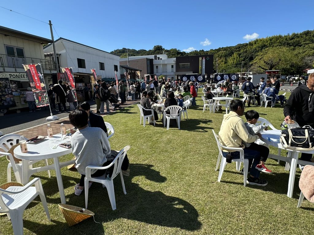 吉田町秋祭り 吉田伊達広場の賑わい 11月3日(月曜)
