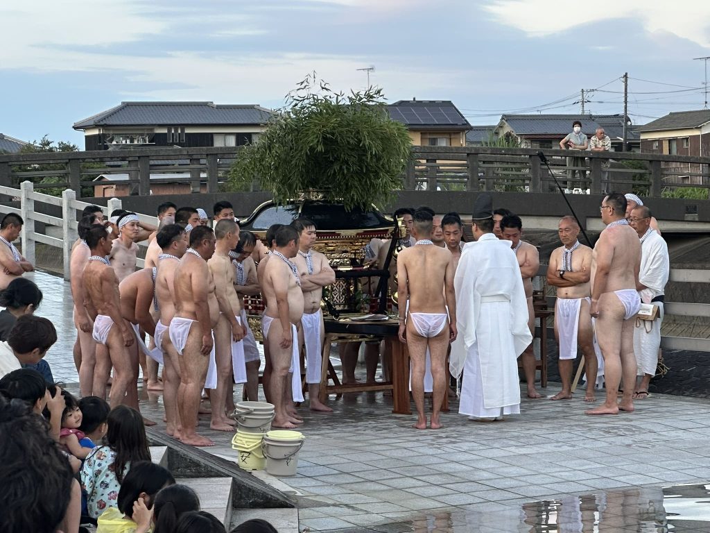 勝岡八幡神社秋祭り川狩り写真